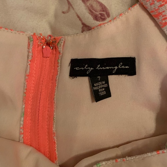 CITY TRIANGLES woman’s dress. - Picture 5 of 5